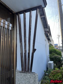 朽ちた木製支柱