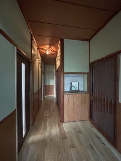 �L���E����I